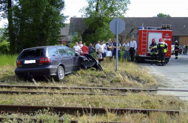 DZIERŻANÓW | Wypadek na przejeździe kolejowym